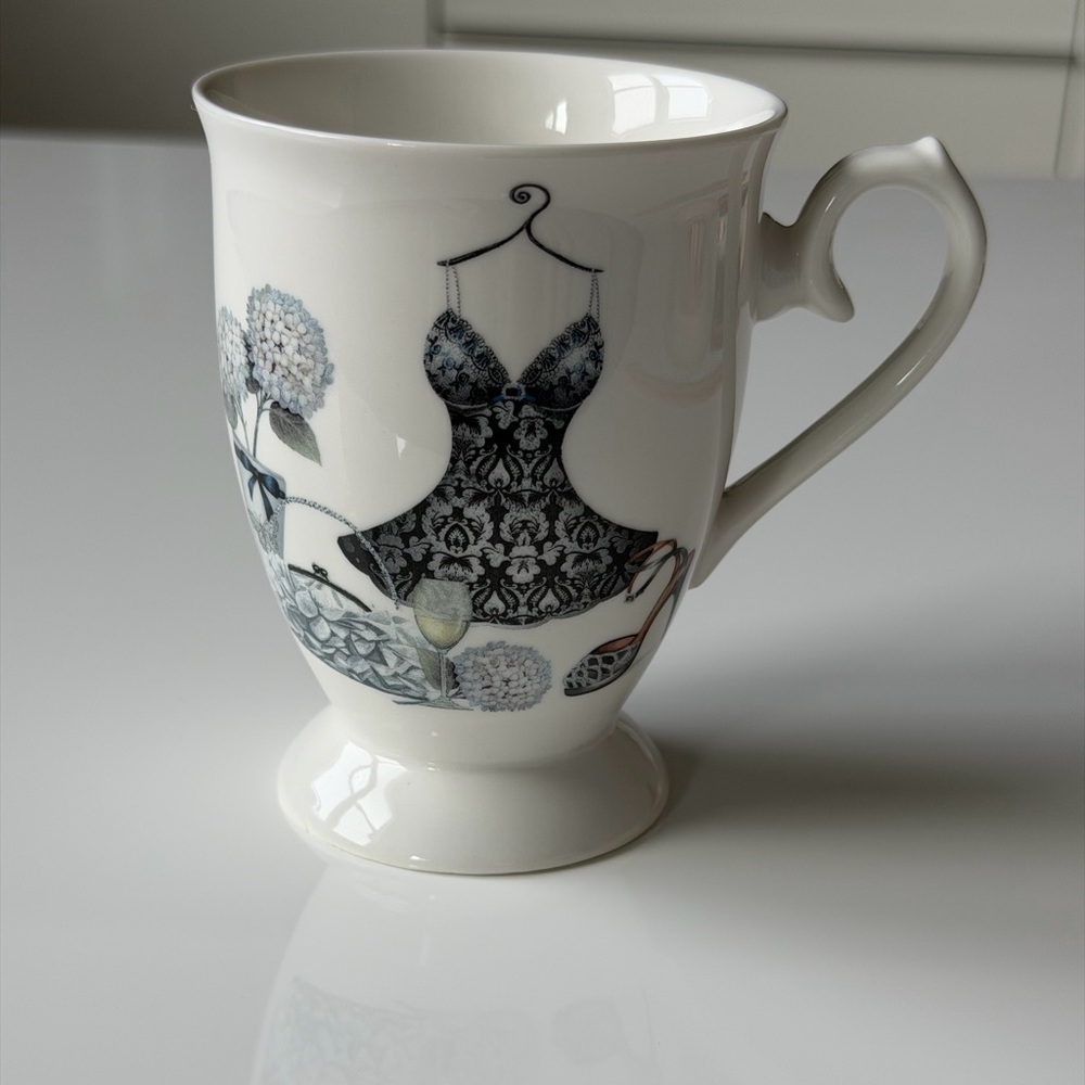 Summer River Elegant Coffee Mug-Shampagne Glass,Stiletto Heel,Clutch & Hudrangea